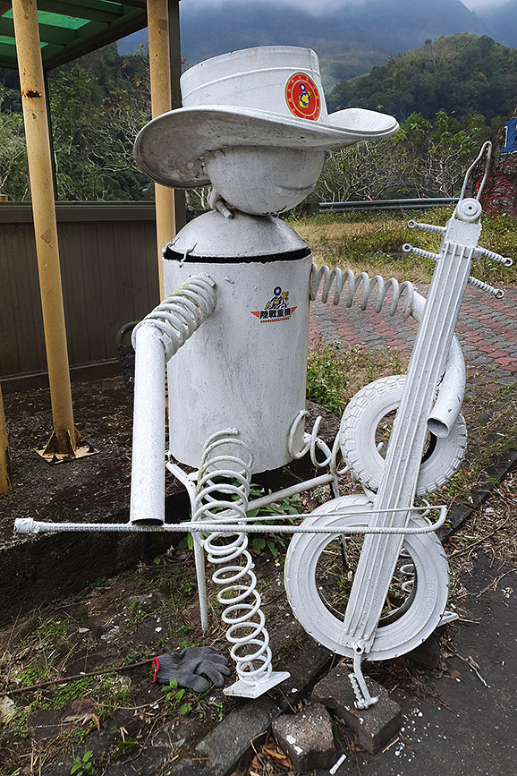Milkcan Cellist